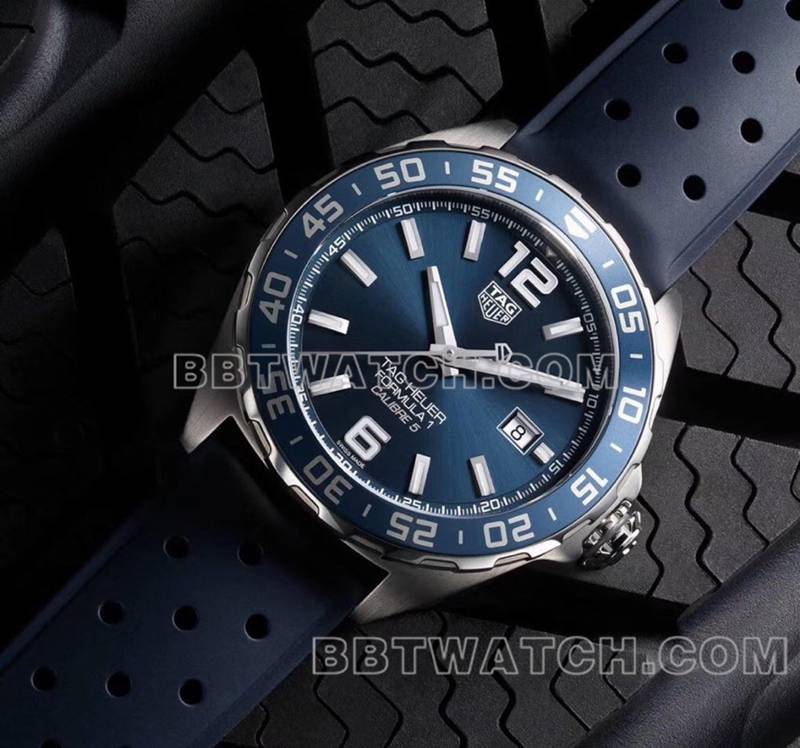 泰格豪雅1:1复刻手表F1蓝盘43mm机械橡胶款正面实拍图