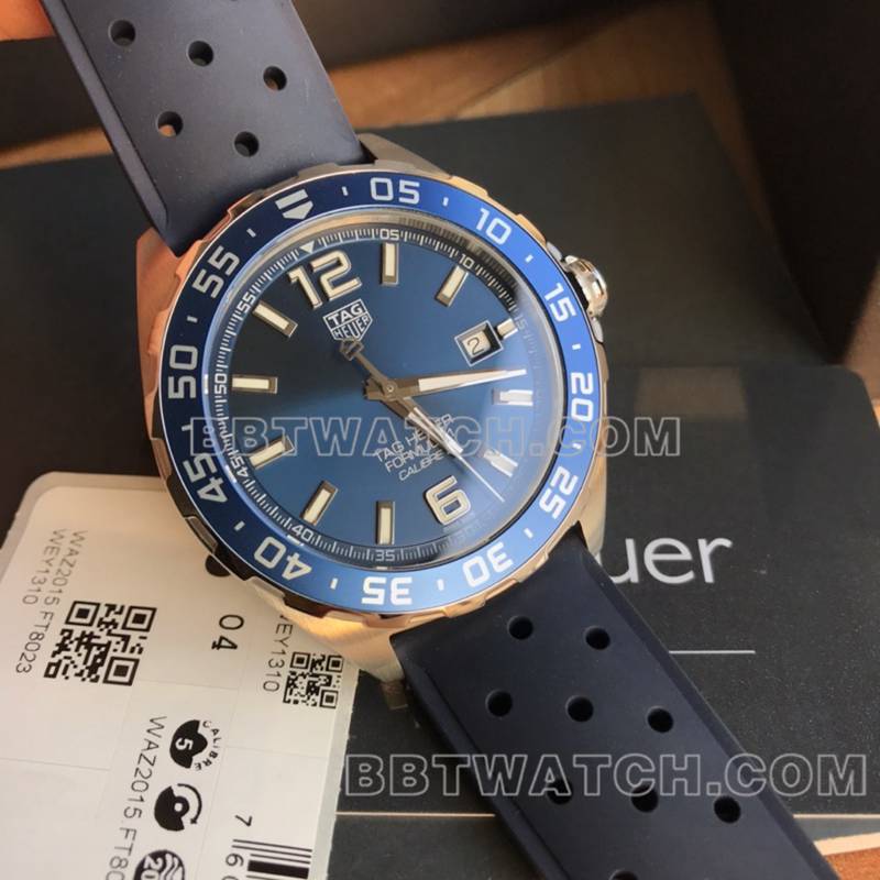 泰格豪雅1:1复刻手表F1蓝盘43mm机械橡胶款正面实拍图