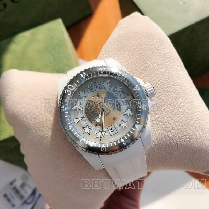 古驰顶级复刻手表40mm黑盘SW200机械机芯橡胶款正面实拍图