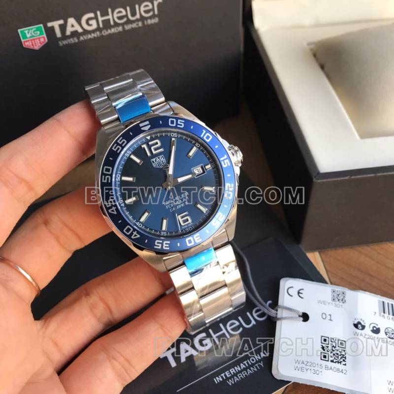 泰格豪雅超级克隆手表F1蓝盘43mm机械钢带款正面实拍图