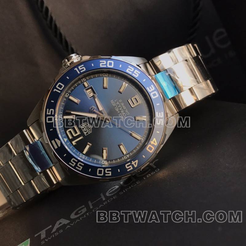 泰格豪雅超级克隆手表F1蓝盘43mm机械钢带款正面实拍图