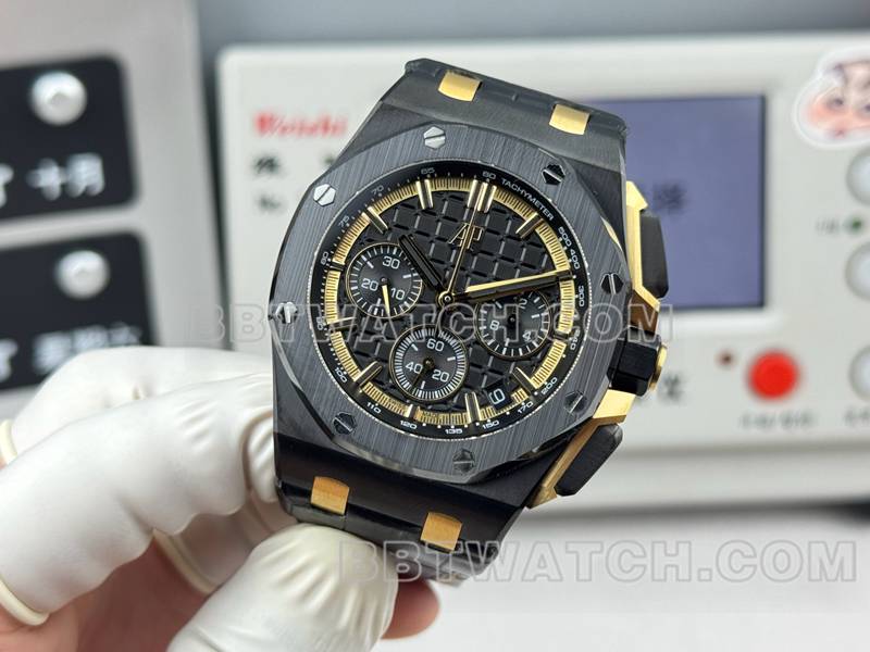 爱彼顶级复刻手表LS厂皇家橡树离岸型43MM黑盘黄色计时机械橡胶款26420正面实拍图