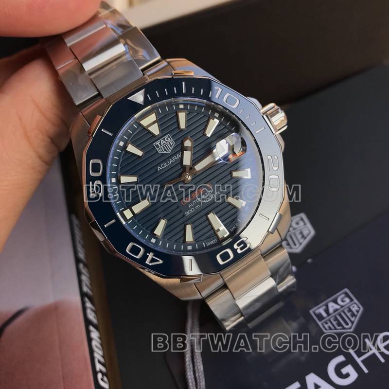 泰格豪雅最佳复刻手表竞潜蓝盘41mm夜光机械钢带款正面实拍图