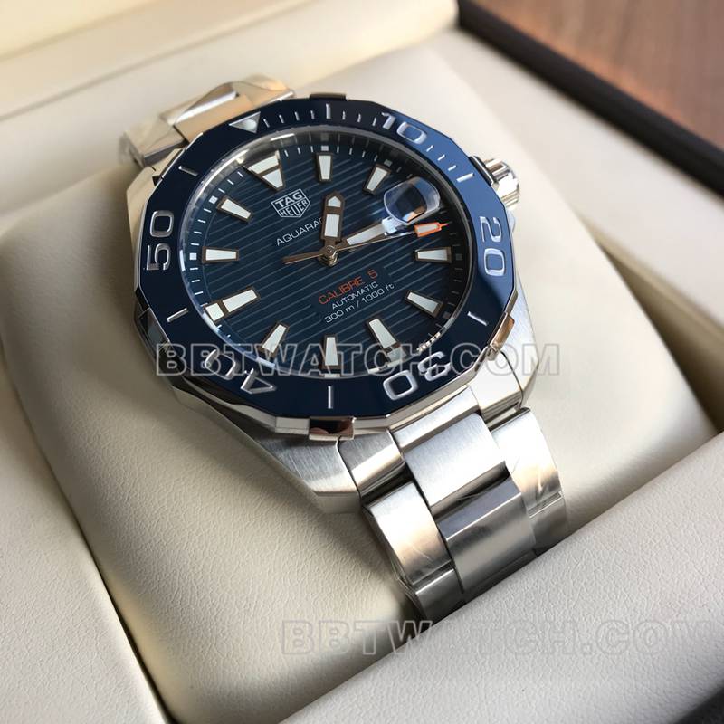 泰格豪雅最佳复刻手表竞潜蓝盘41mm夜光机械钢带款正面实拍图