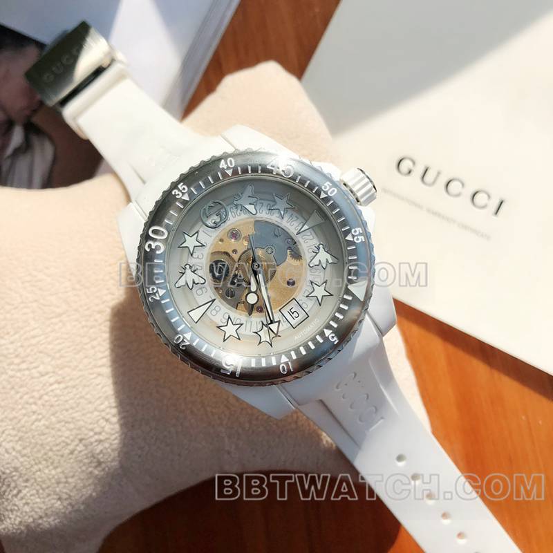 古驰顶级复刻手表40mm黑盘SW200机械机芯橡胶款正面实拍图