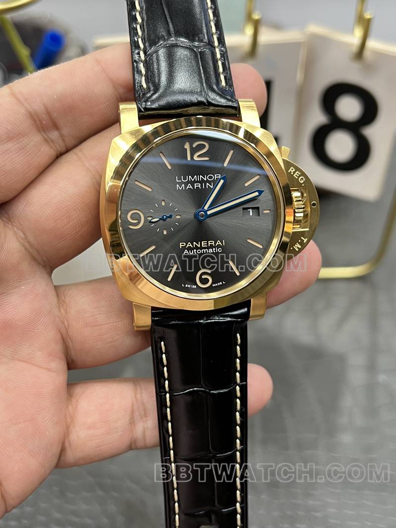 沛纳海最优复刻手表VS厂庐米诺黑盘机械皮带款Pam1115正面实拍图