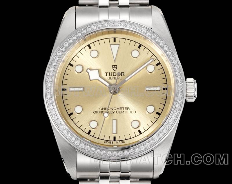 帝舵超级克隆手表V9厂碧湾金盘41mm施华洛钻石圈机械钢带款正面实拍图