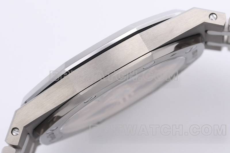 爱彼1:1复刻手表ZF厂皇家橡树烟熏酒红盘机械钢带款16202侧面实拍图