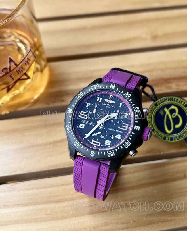 超级克隆手表百年灵原单专业黑盘38mm石英紫色橡胶款正面实拍图