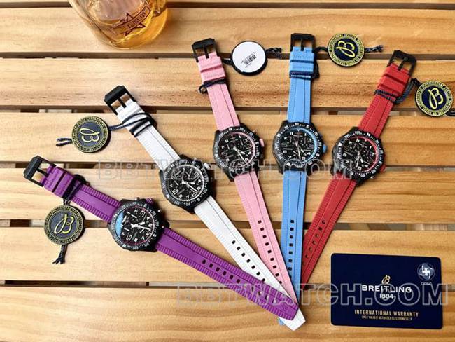 超级克隆手表百年灵原单专业黑盘38mm石英紫色橡胶款正面实拍图