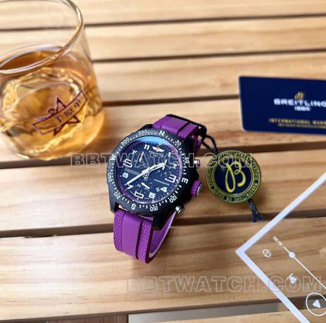 超级克隆手表百年灵原单专业黑盘38mm石英紫色橡胶款正面实拍图