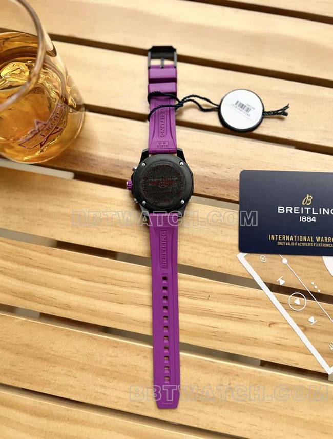 超级克隆手表百年灵原单专业黑盘38mm石英紫色橡胶款背面实拍图
