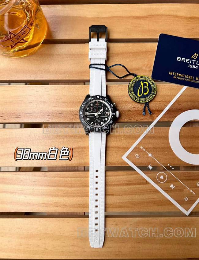 最佳复刻手表百年灵原单专业黑盘38mm石英白色橡胶款正面实拍图