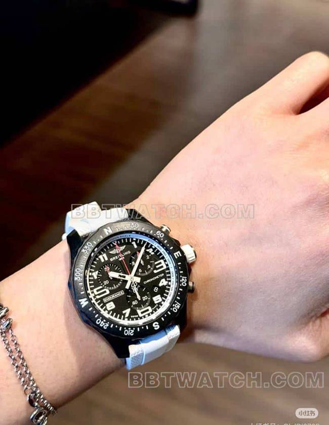 最佳复刻手表百年灵原单专业黑盘38mm石英白色橡胶款正面实拍图