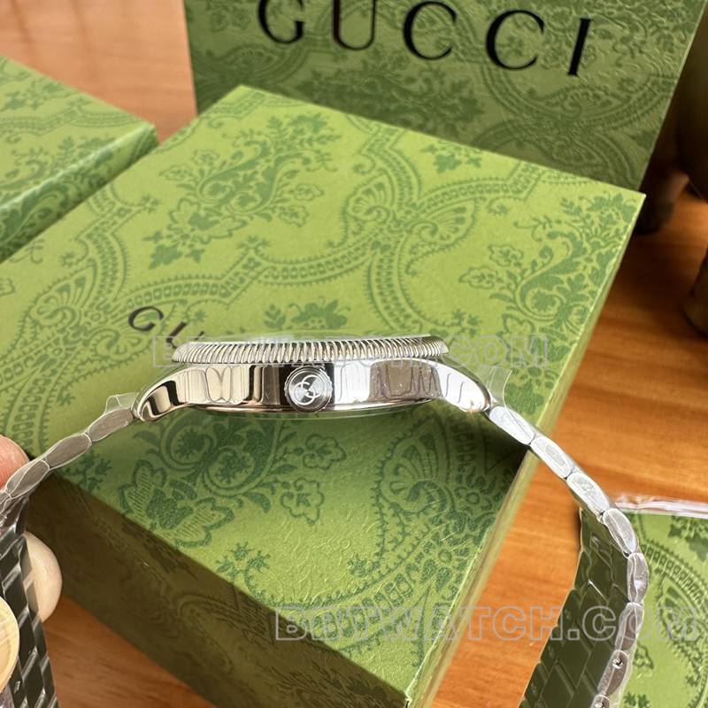 古驰最佳复刻手表40mm蓝盘SW260机械机芯钢带款侧面实拍图