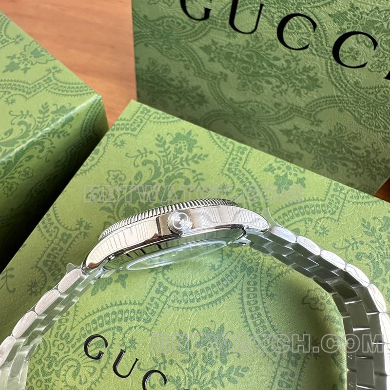 古驰最佳复刻手表40mm蓝盘SW260机械机芯钢带款侧面实拍图