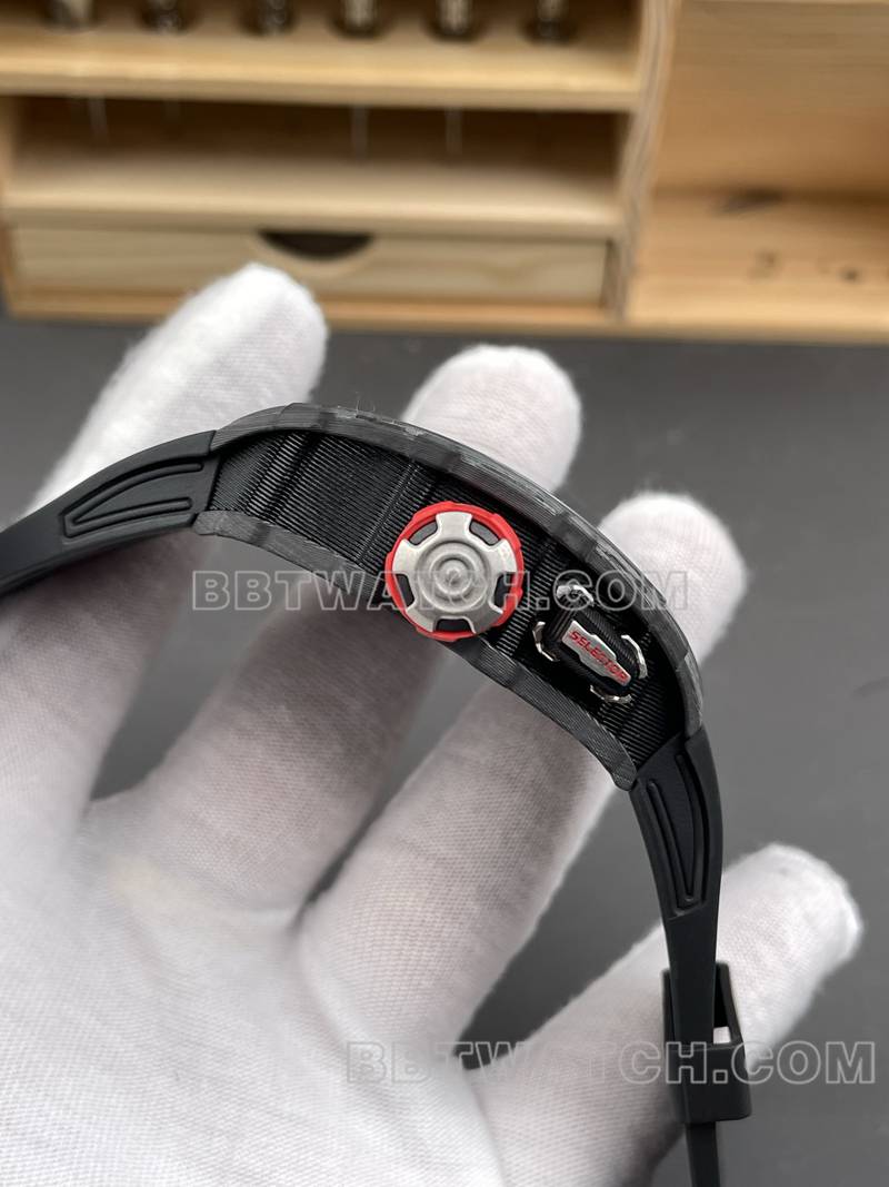 理查德米勒最佳复刻手表碳纤维壳陀飞轮机械橡胶款RM35-03侧面实拍图