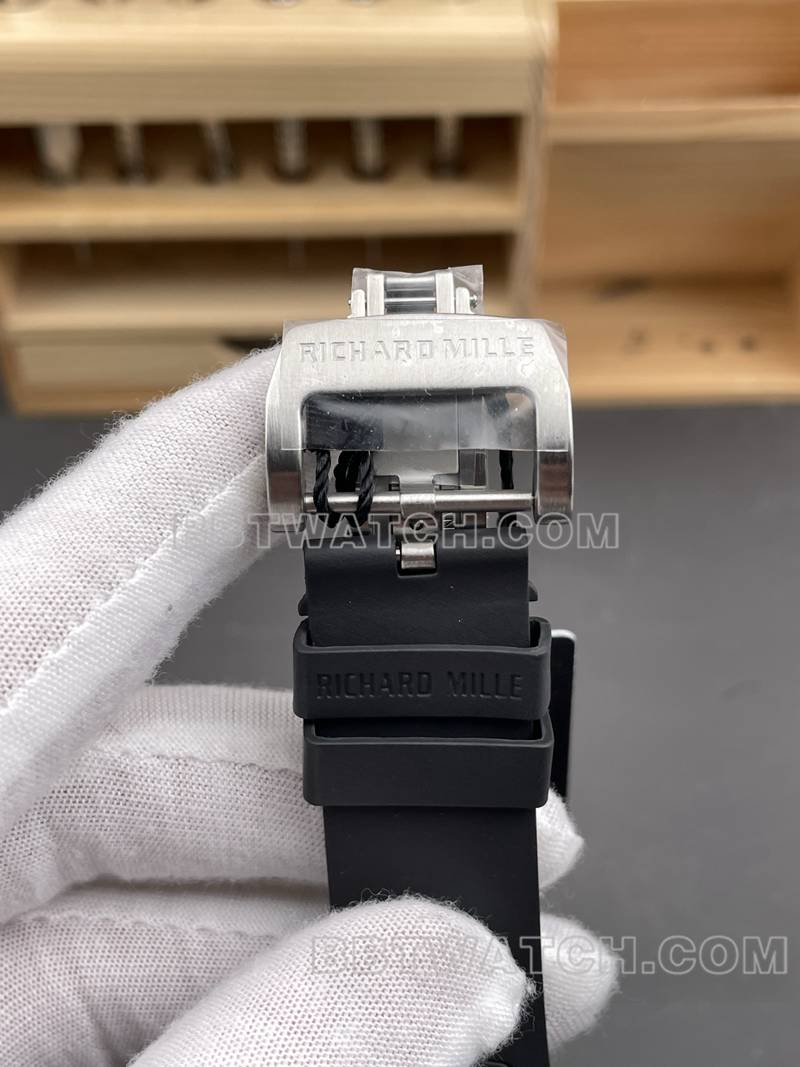 理查德米勒最佳复刻手表碳纤维壳陀飞轮机械橡胶款RM35-03表扣实拍图