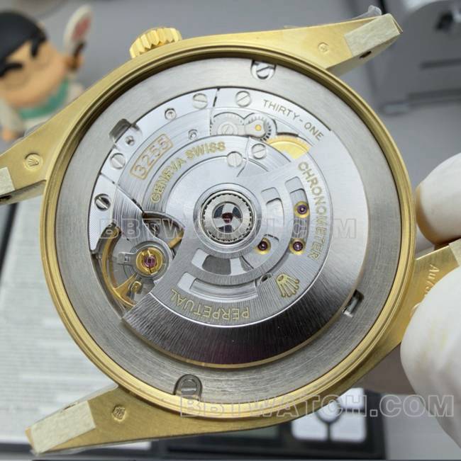 最佳复刻手表劳力士黑盘PPM厂星期日历机械黄金背面实拍图