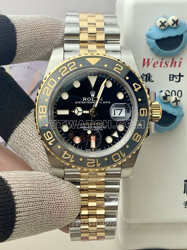 1:1复刻手表格林尼治VS厂劳力士间金皮蛋圈3285机械正面实拍图