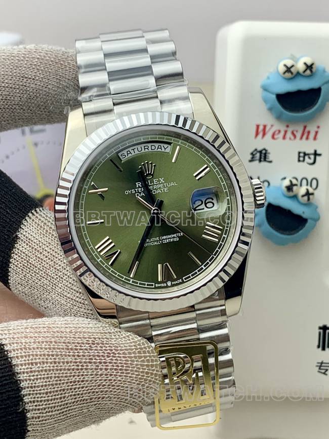 顶级复刻手表星期日历PPM厂劳力士机械绿盘正面实拍图