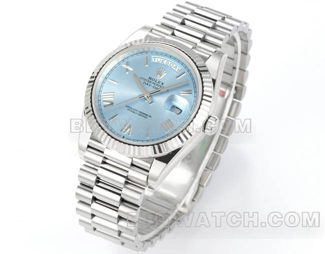 1:1复刻手表PPM厂劳力士星期日历机械冰蓝盘罗马数字正面实拍图