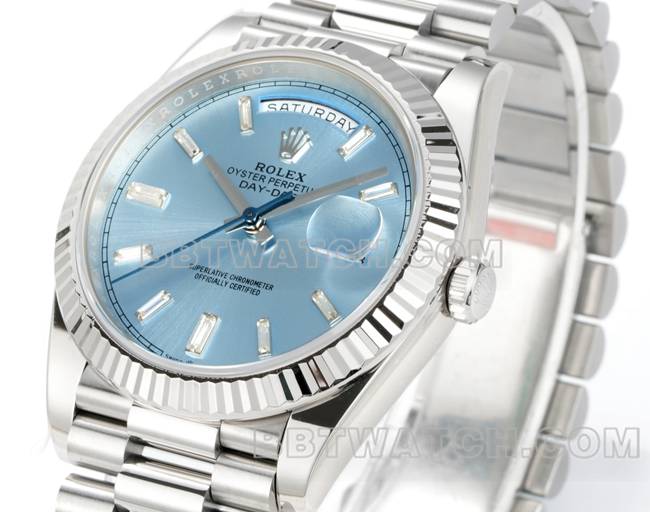超级克隆手表PPM厂劳力士星期日历机械冰蓝盘正面实拍图