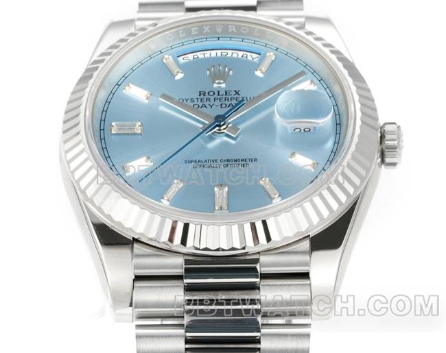 超级克隆手表PPM厂劳力士星期日历机械冰蓝盘正面实拍图