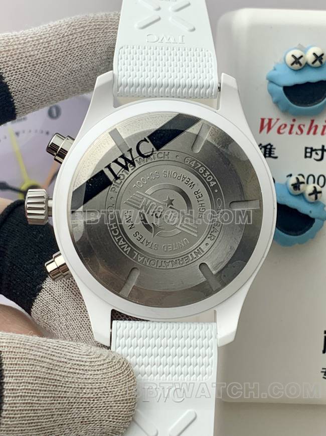 顶级复刻手表万国APS厂飞行员黑盘计时白陶瓷机械背面实拍图