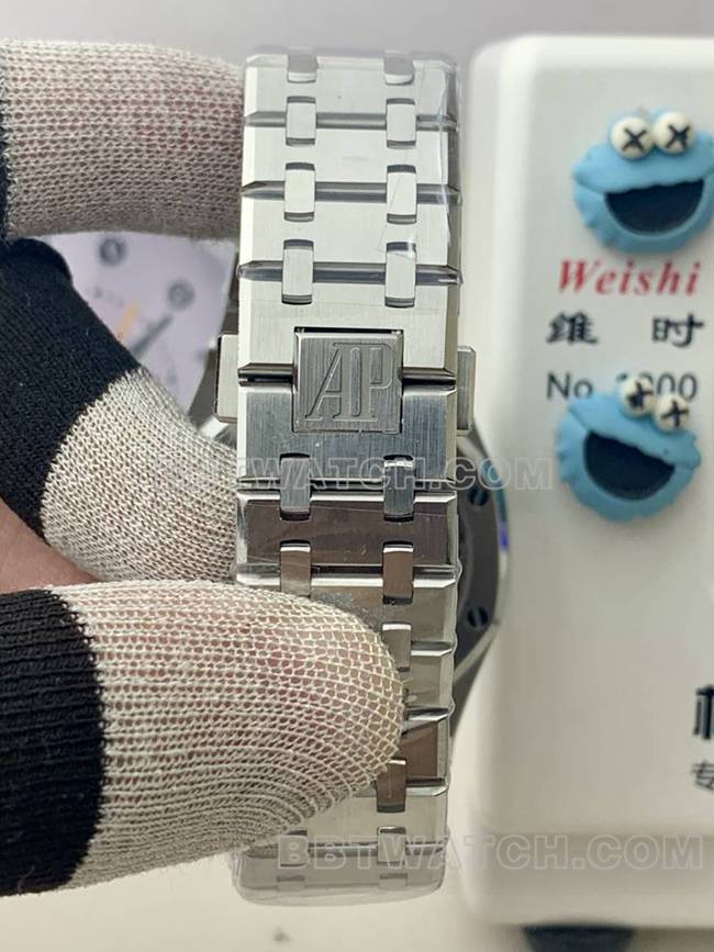 顶级复刻手表皇家橡树BLS厂爱彼蓝盘机械26420表带实拍图