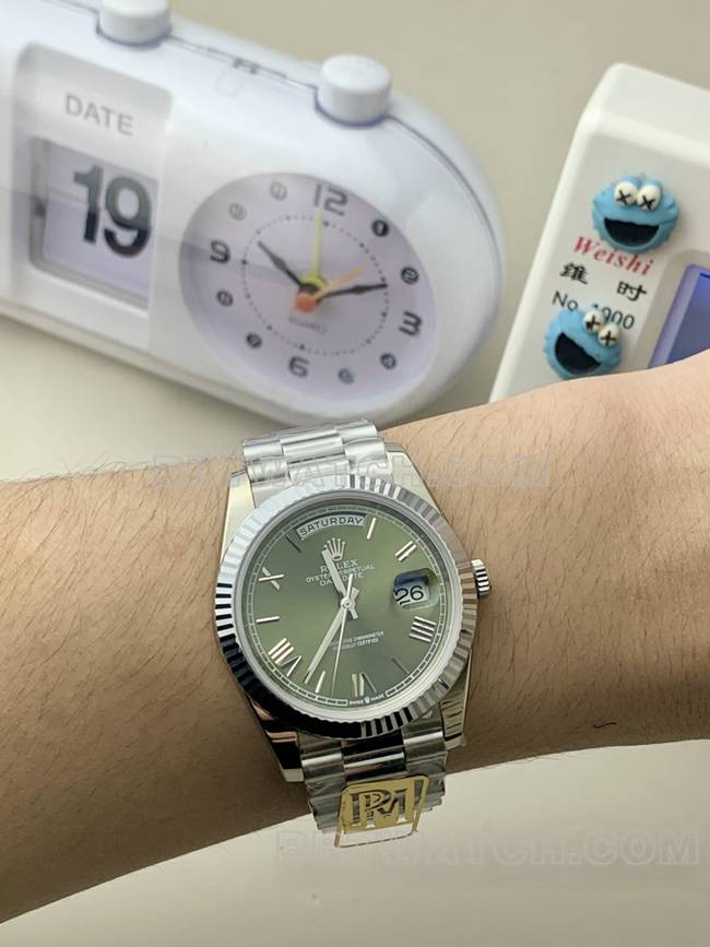 顶级复刻手表星期日历PPM厂劳力士机械绿盘正面实拍图