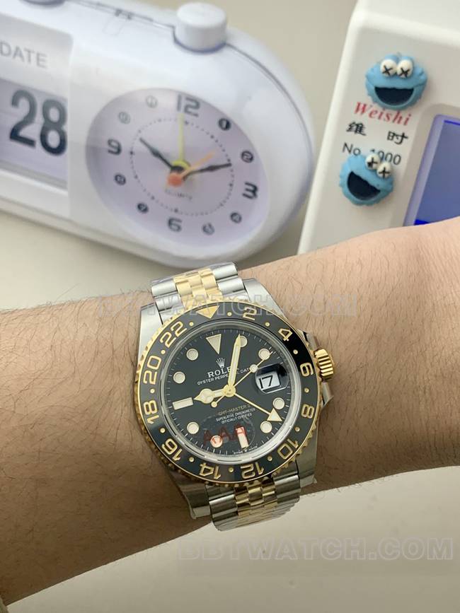 1:1复刻手表格林尼治VS厂劳力士间金皮蛋圈3285机械正面实拍图