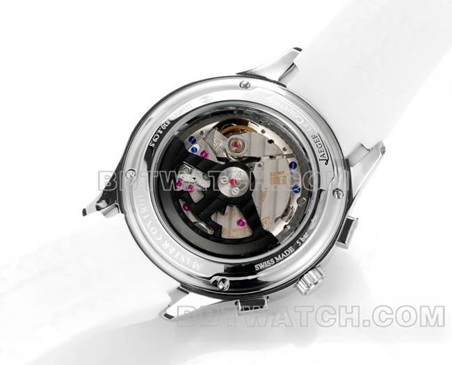 最优复刻手表积家北宸黑盘机械白色橡胶款背面实拍图