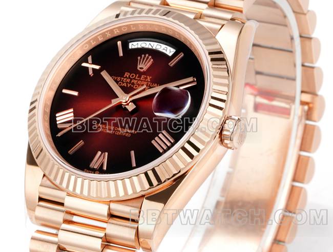顶级复刻手表劳力士玫瑰金PPM厂星期日历机械渐变棕盘罗马数字正面实拍图