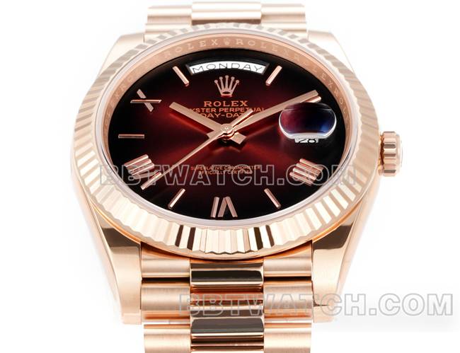 顶级复刻手表劳力士玫瑰金PPM厂星期日历机械渐变棕盘罗马数字正面实拍图