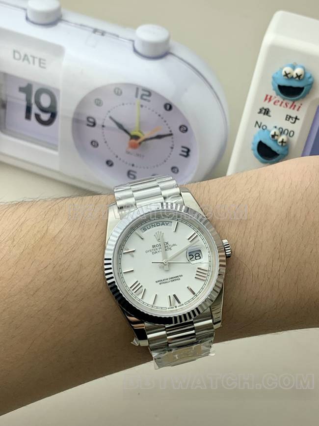 最佳复刻手表PPM厂白盘罗马数字劳力士星期日历机械正面实拍图