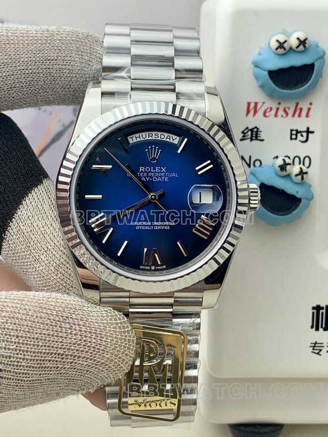 最优复刻手表PPM厂蓝黑盘罗马数字劳力士星期日历机械正面实拍图