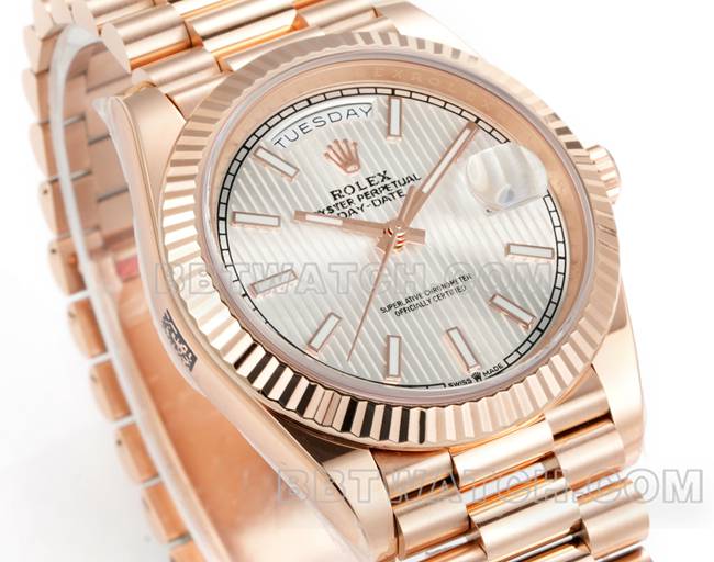 超级克隆手表劳力士玫瑰金PPM厂星期日历机械银盘正面实拍图