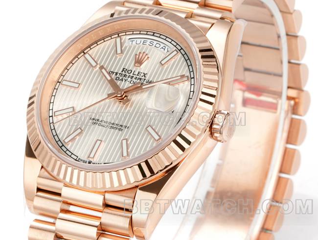 超级克隆手表劳力士玫瑰金PPM厂星期日历机械银盘正面实拍图