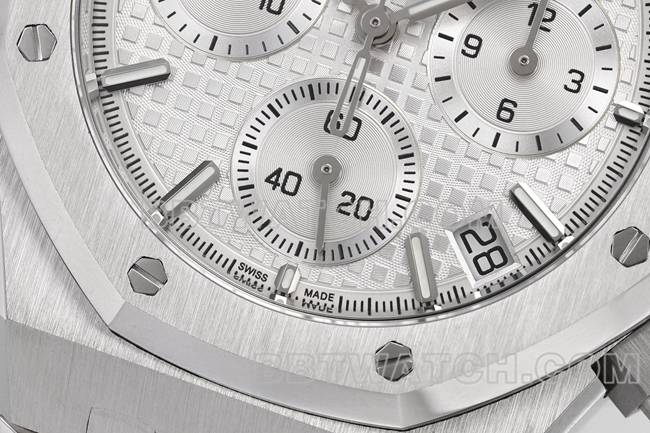 1:1复刻手表ZF厂皇家橡树爱彼银盘机械26240正面实拍图