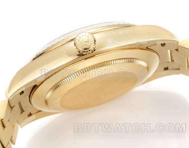 超级克隆手表劳力士黄金PPM厂星期日历机械绿盘侧面实拍图