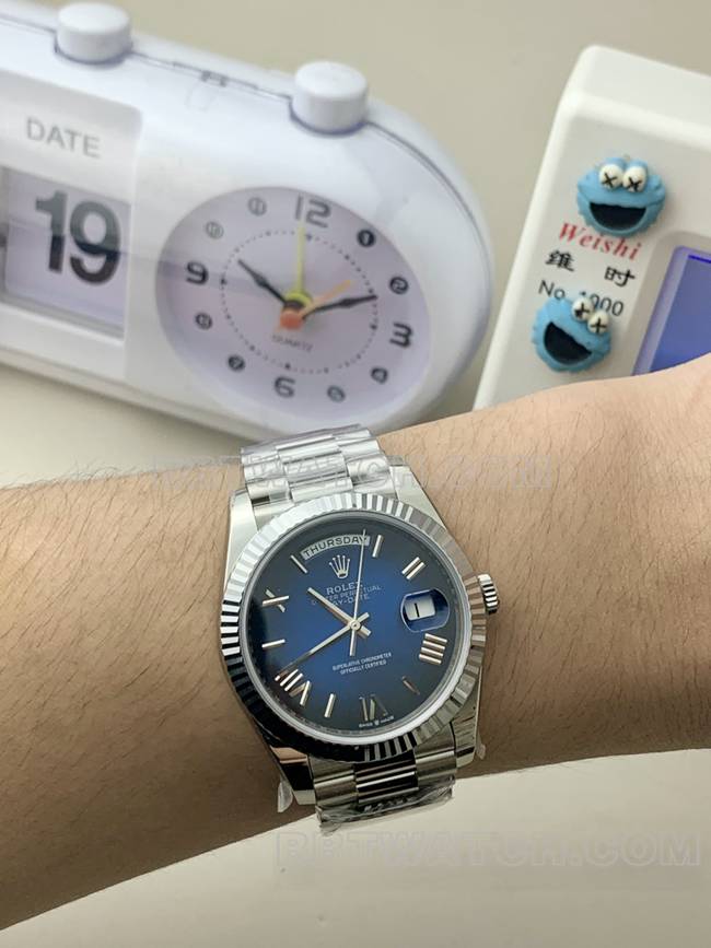 最优复刻手表PPM厂蓝黑盘罗马数字劳力士星期日历机械正面实拍图
