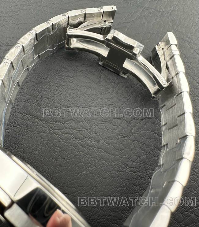 最佳复刻手表纵横四海9F工厂江诗丹顿黑盘机械47450表带实拍图