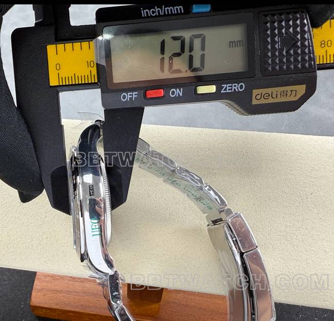 最佳复刻手表迪通拿UFO厂劳力士黑盘4131机械侧面实拍图