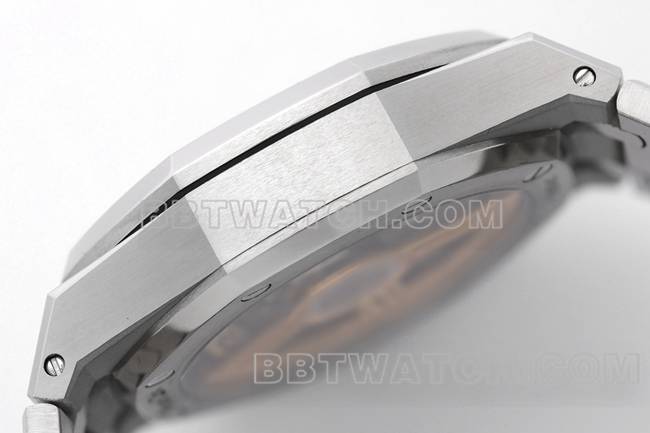 超级克隆手表ZF厂皇家橡树爱彼蓝盘机械26240侧面实拍图