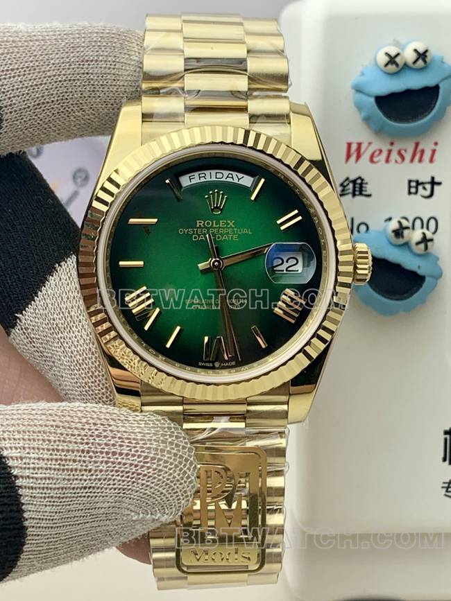 1:1复刻手表PPM厂渐变绿盘罗马数字劳力士星期日历黄金机械正面实拍图