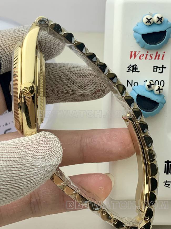 1:1复刻手表PPM厂渐变绿盘罗马数字劳力士星期日历黄金机械侧面实拍图