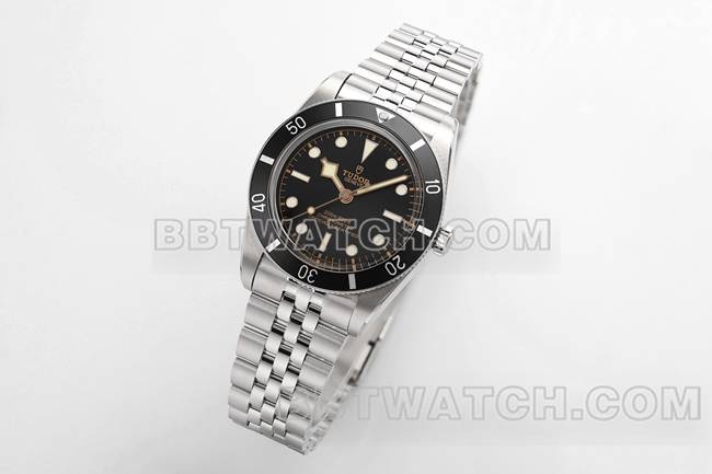 顶级复刻手表帝舵碧湾ZF工厂黑盘54型M79000正面实拍图