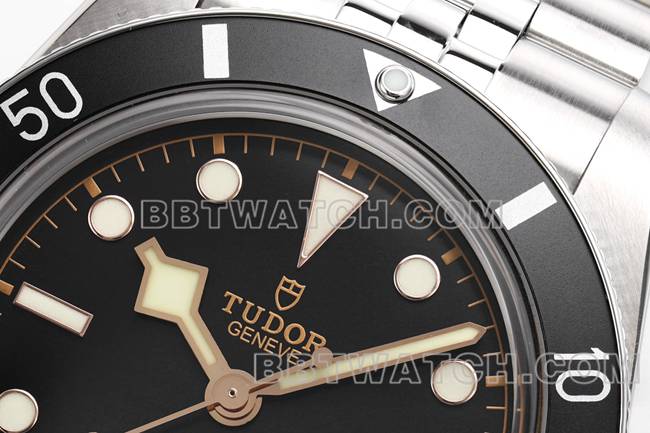 顶级复刻手表帝舵碧湾ZF工厂黑盘54型M79000正面实拍图