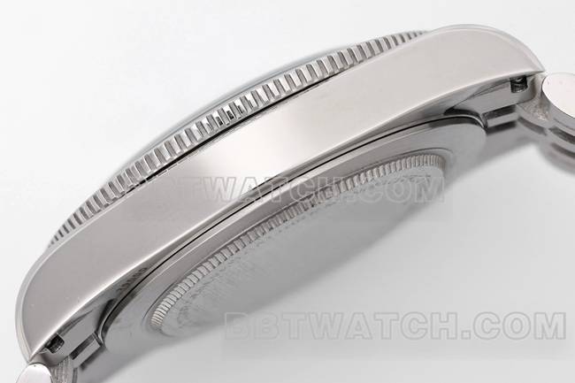 顶级复刻手表帝舵碧湾ZF工厂黑盘54型M79000侧面实拍图